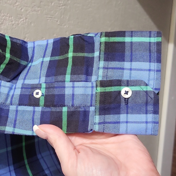 American Eagle Classic Fit Plaid Button Down Shirt - Picture 5 of 8